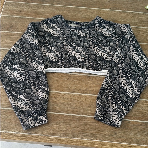 Snakeskin Print Cropped Sweater - Picture 1 of 5